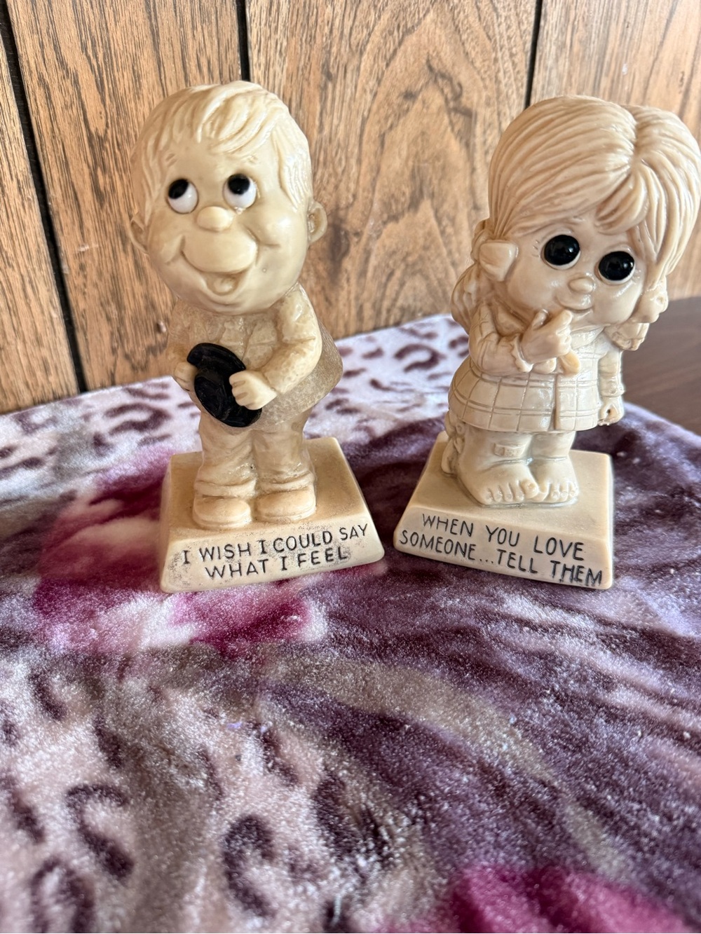 Vintage-Inspired Cream Figurine Couple Decorative Set